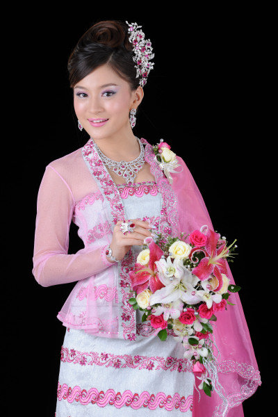 They are all looking pretty in traditional Myanmar wedding dresses